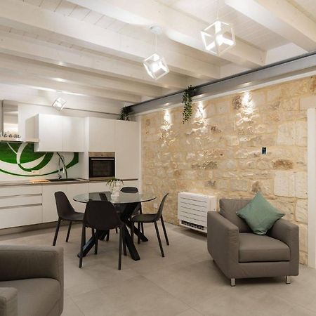 Lovely Modern Apartment Модіка Екстер'єр фото