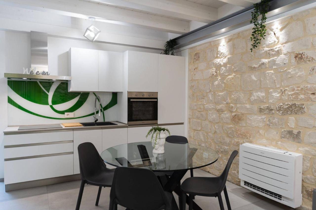 Lovely Modern Apartment Модіка Екстер'єр фото