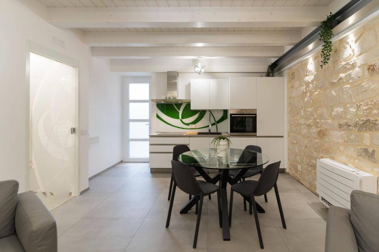 Lovely Modern Apartment Модіка Екстер'єр фото
